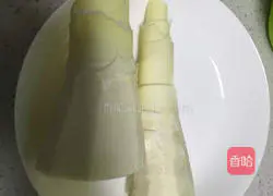 Illustration of how to make fresh bamboo shoot dumplings 1