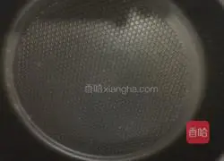 Illustration of how to make wonton skin scallion pancakes 10