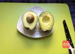 Illustration of how to make avocado sandwich 2