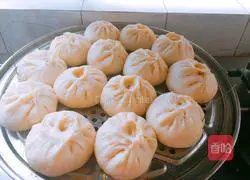 Illustration of how to make celery and pork buns 10