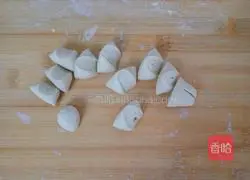 Illustration of how to make mushroom and fungus dumplings 8