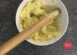 Illustration of how to make pastoral potato pancakes 4