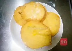 Illustration of how to make golden steamed bun slices 8