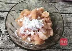 Illustration of how to make salted fish and chicken fried rice 3