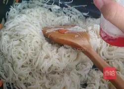 Illustration of how to make simple fried noodles 14