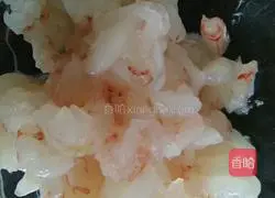 Illustration of how to make shrimp, leek, and egg dumpling fillings 12