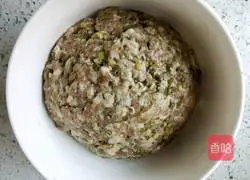 Illustration of how to make bean and meat dough cakes 8