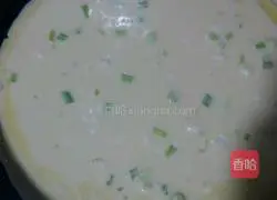 Illustration of how to make green onion and egg pancakes 4