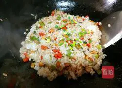Illustration of how to make fried rice with soy sauce 8