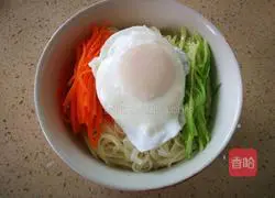 Quick breakfast recipe of sour soup egg noodles 7