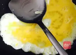 Illustration of how to make fried rice with chives and eggs 2