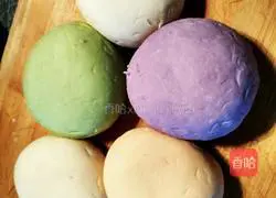 Illustration of how to make colorful Yuanbao wontons 6