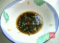 Illustration of how to make celery and fresh meat dumplings 18