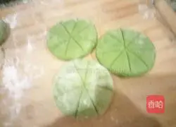 Illustration of how to make plum blossom steamed buns 11