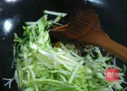 Illustration of how to make fried noodles for children 2
