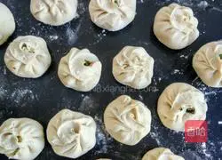 Illustration of how to make pork and leek buns 5