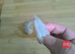 Seafood wontons Illustration of how to do it 1