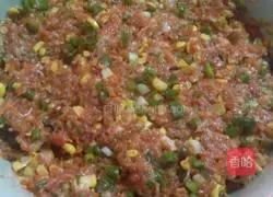 Illustration of how to make corn and carrot meat buns 2