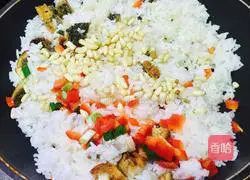 Illustration of how to make seaweed powder, pine nuts and eel fried rice 6