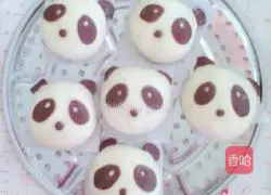 Illustration of how to make panda steamed buns 7