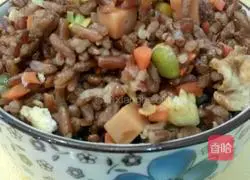 Illustration of how to make colorful whole grain fried rice 10