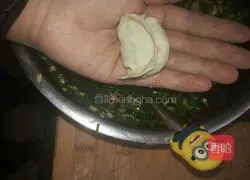 Illustration of how to make taro and leek meat dumplings 13