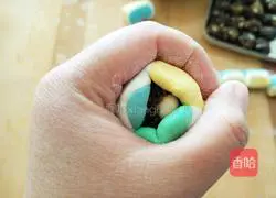 Illustration of how to make rainbow glutinous rice balls 12