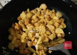 Illustration of how to make fried steamed buns 6