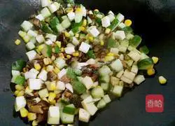 Illustration of how to make sausage and vegetable curry fried rice 4