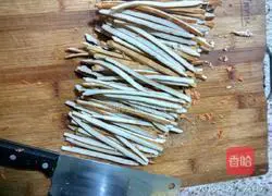 Illustration of how to make pork, bean and dried mushroom buns 5