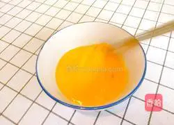 Illustration of how to make egg fried rice 12