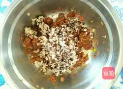 Illustration of how to make mushroom and chicken dumplings 7