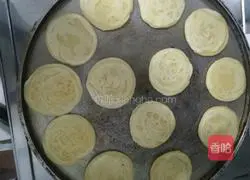 Illustration of how to make meat buns 11