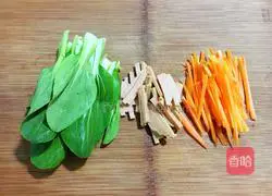 Illustration of how to make fried noodles with garlic chili sauce 2