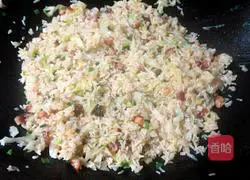 Illustration of how to make barbecued pork, cabbage and fried rice 7