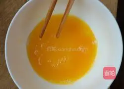 Illustration of how to make steamed buns with fried eggs 2