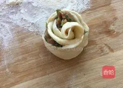 Illustration of how to make dumpling wrappers 6