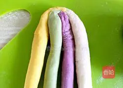 Illustration of how to make braided steamed buns 7