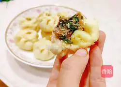 Illustration of making beef brisket and leek buns 22