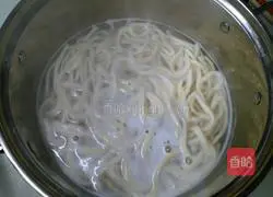 Illustration of how to make fried noodles with sauce 4