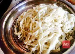 Illustration of making noodles pancakes 1