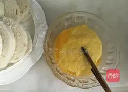 Egg Illustration of how to make fried steamed buns 2