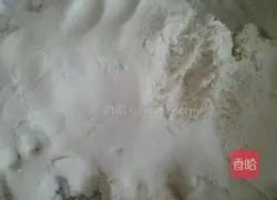 Illustration of how to make sweet-scented osmanthus, black sesame and lard dumplings 4