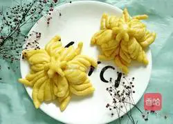 Pumpkin Illustration of making chrysanthemum steamed buns 16