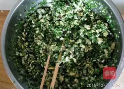  Illustration of how to make leek, egg and fungus dumplings 6