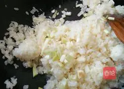 Illustration of how to make colorful pepper and corn fried rice 6