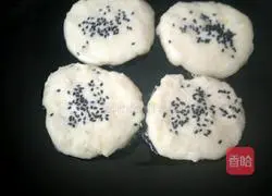 Illustration of making homemade potato pancakes 6