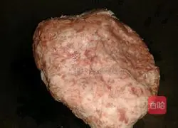 Illustration of how to make Amaranth and Big Meat Dumplings 1