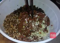 Illustration of how to make cabbage, shrimp, and mushroom wontons 3