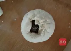 Illustration of how to make longevity peach with vegetable juice (flower buns) 6